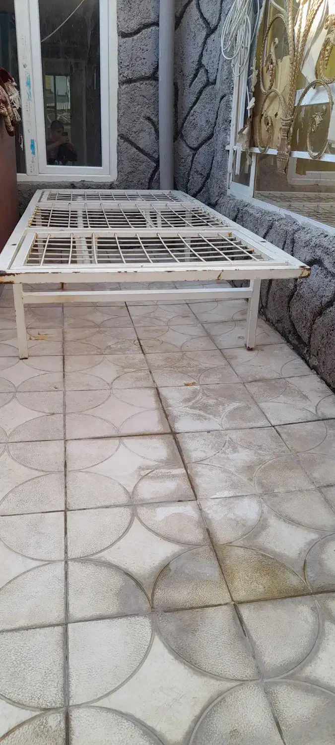 تخت بیمارستانی ک قابلیت بالا و پایین رفتن داره|تخت و سرویس خواب|مشهد, اروند|دیوار