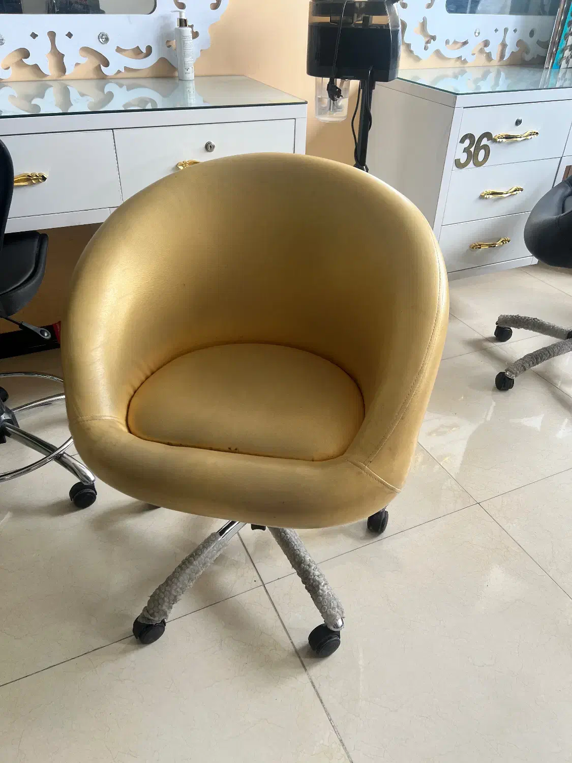 وسایل سالن زیبایی|آرایشگاه و سالنهای زیبایی|هشتگرد, شهرک راه آهن|دیوار