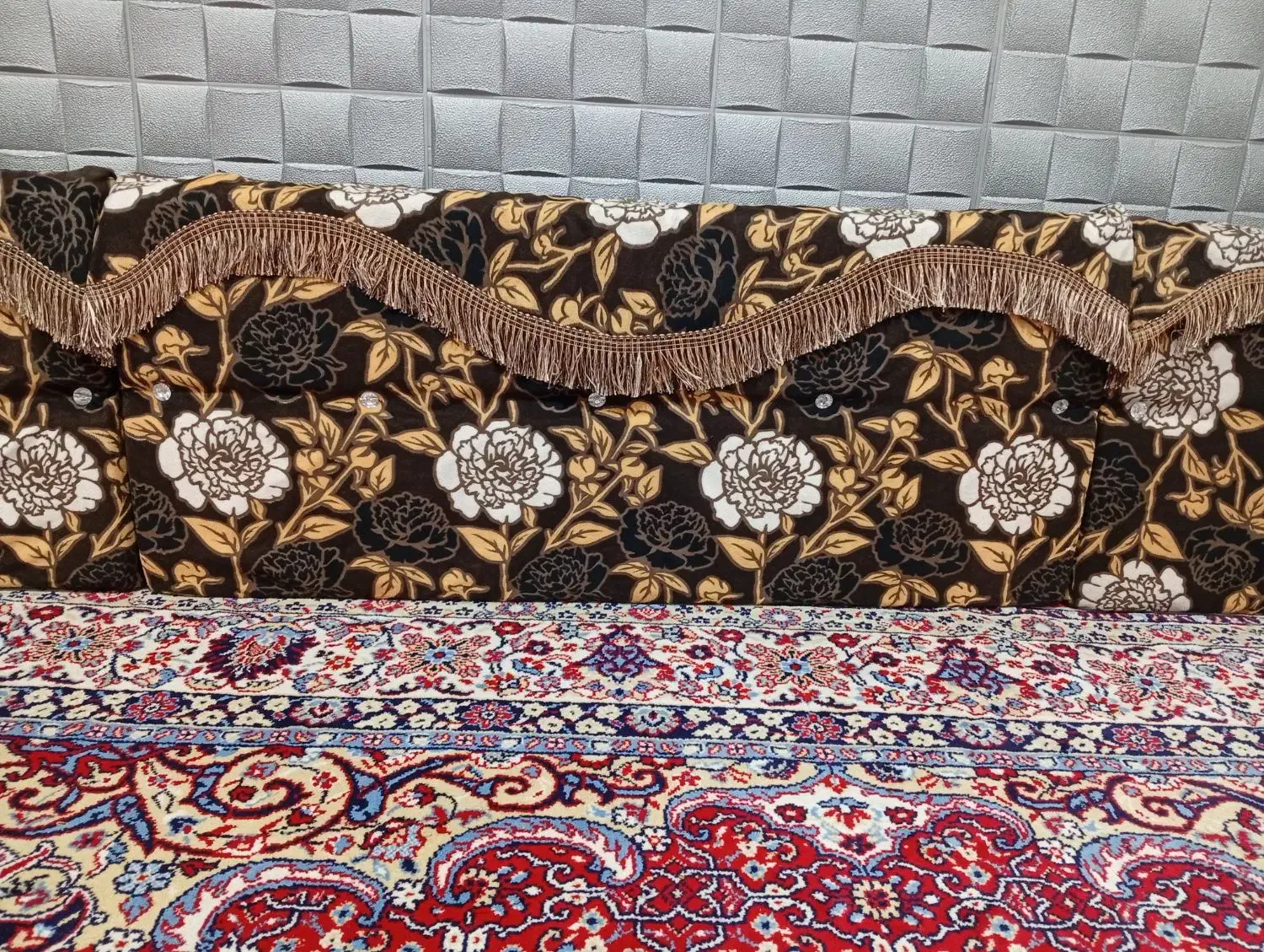 دو عدد پشتی در حد نو|پشتی|اهواز, زندوکیلی|دیوار