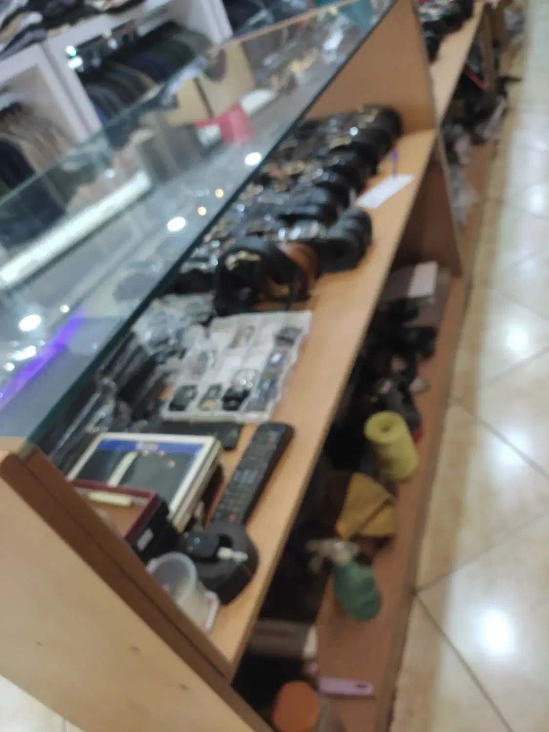 حدود۱۳مربع متر قفسه ،Mdf و دوعدد میز پیشخان|فروشگاه و مغازه|اصفهان, رکن الدوله شرقی|دیوار