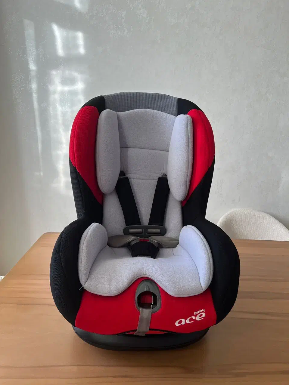 صندلی ماشین کودک|تخت و صندلی بچه|شاهین‌شهر, حافظ جنوبی|دیوار