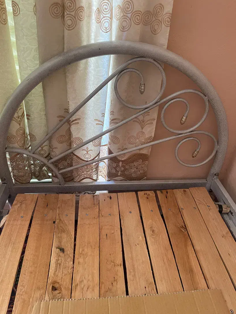 تخت فرفوژه|تخت و سرویس خواب|شیراز, تحویلی|دیوار