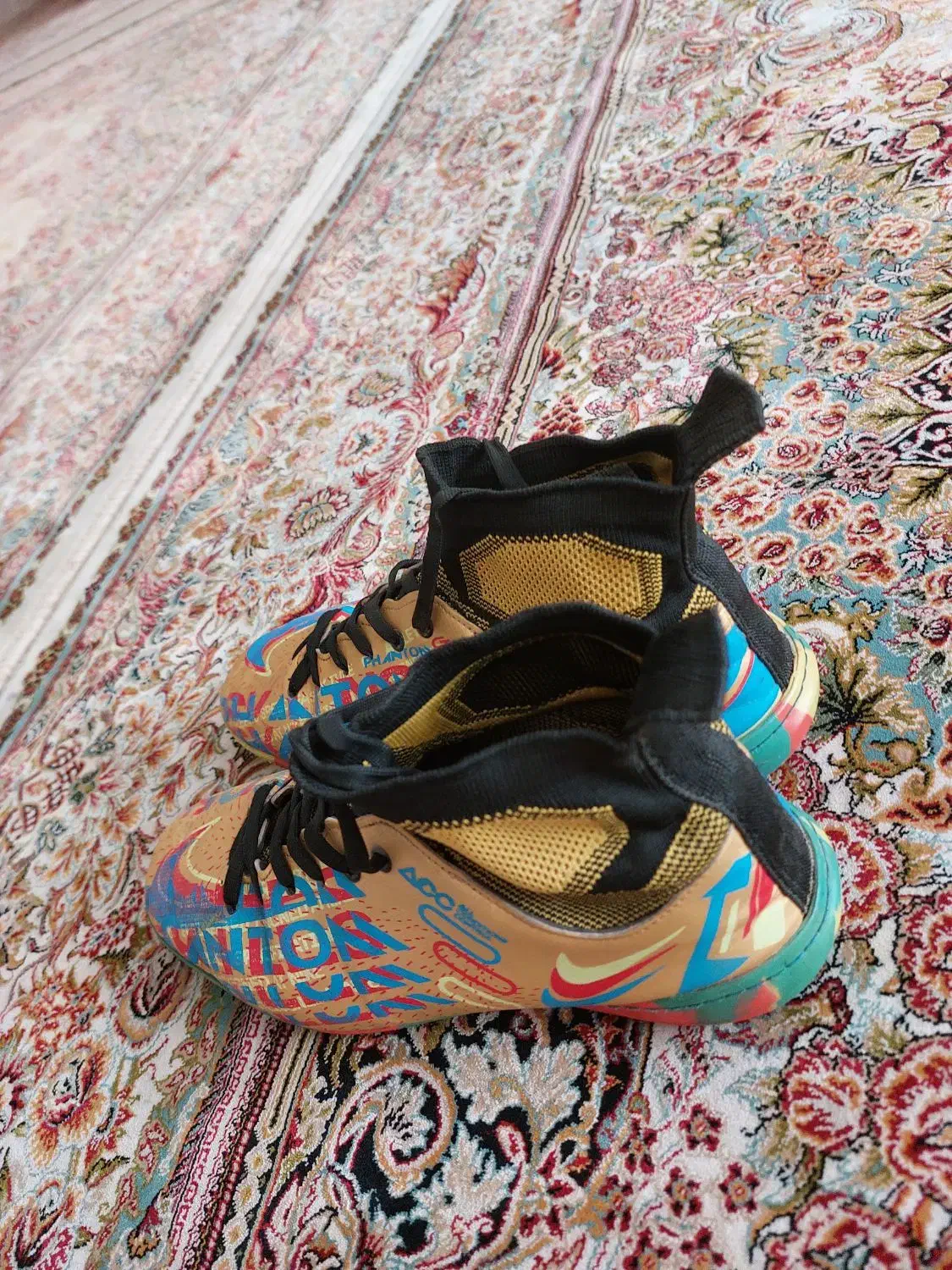 کتونی فوتبال|تجهیزات ورزشی|قم, سید معصوم|دیوار