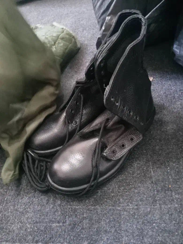 پوتین سربازی|کیف، کفش، کمربند|کازرون, |دیوار