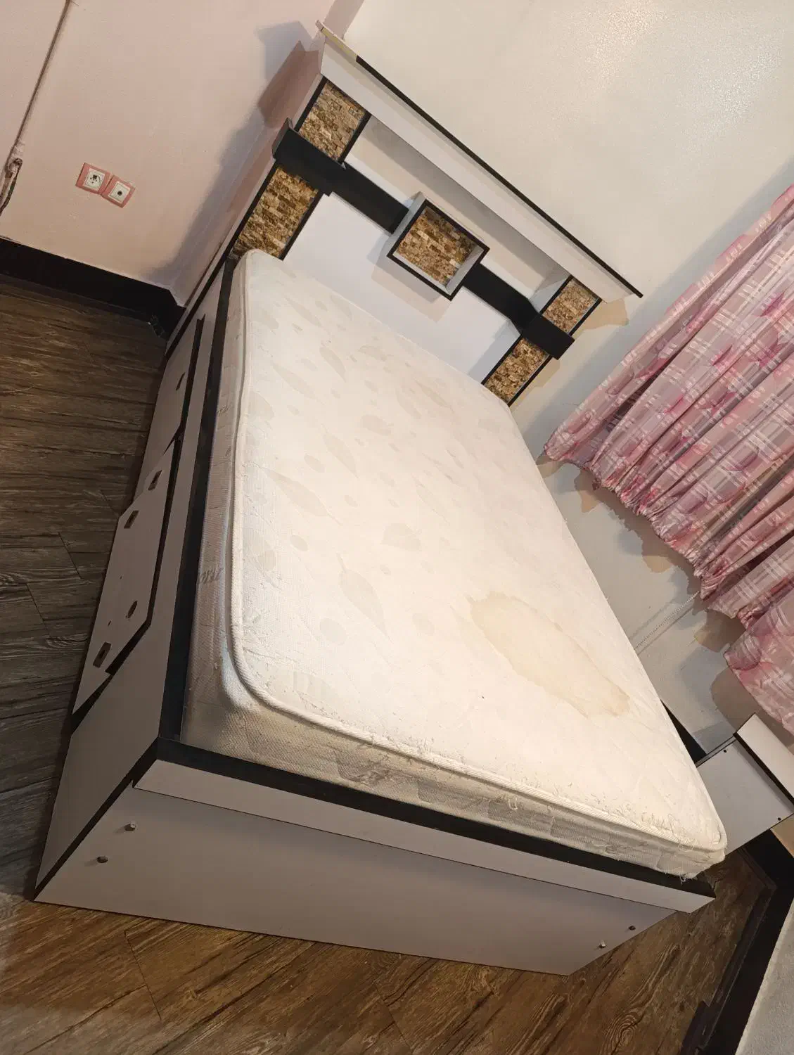 تخت خواب سایز ۱۴۰ همراه تشک|تخت و سرویس خواب|شاهینشهر, دهخدا|دیوار