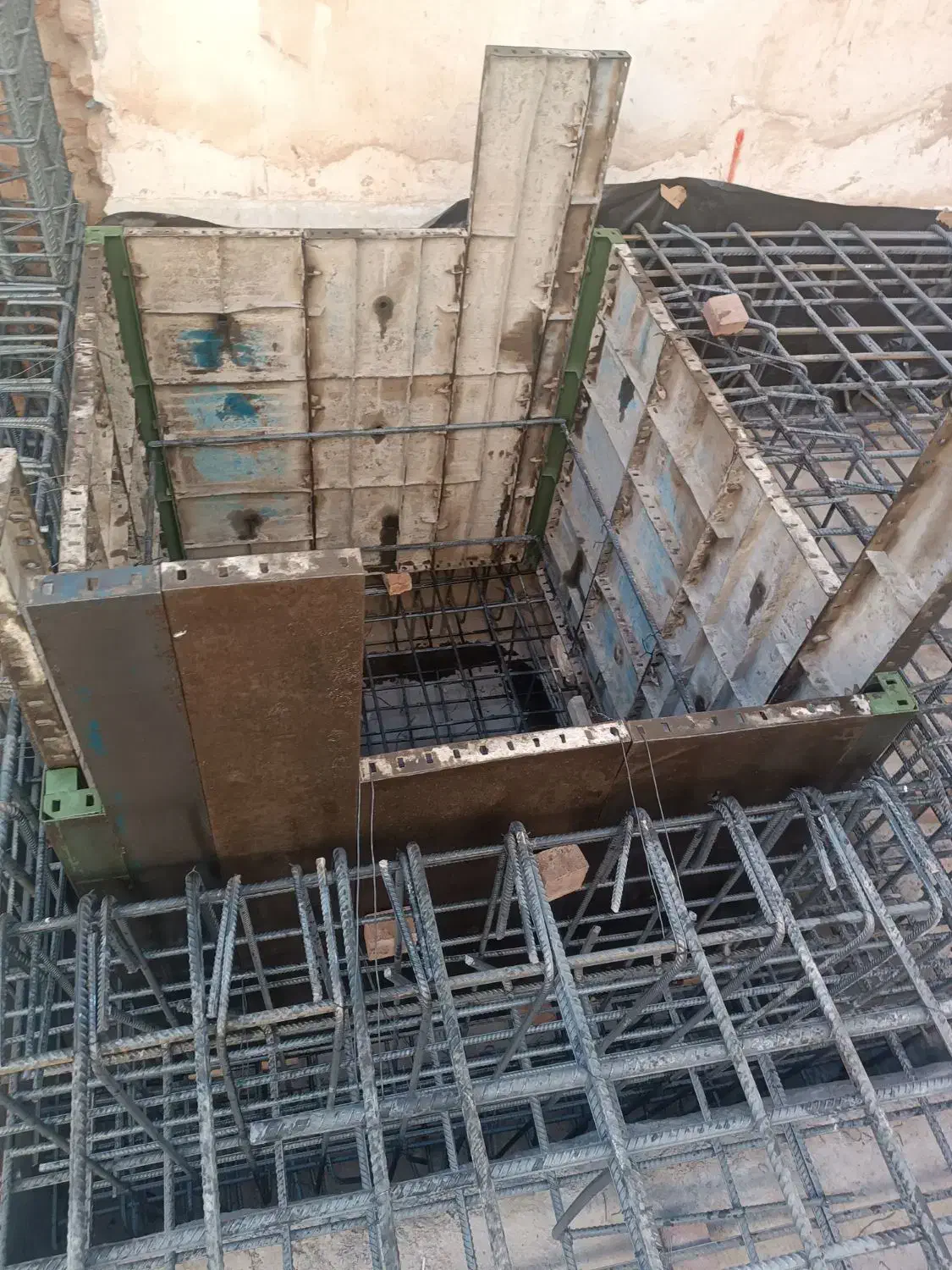 اجرای آرماتوربندی و قالب‌بندی صفر تا صد|خدمات پیشه و مهارت|سراب, |دیوار