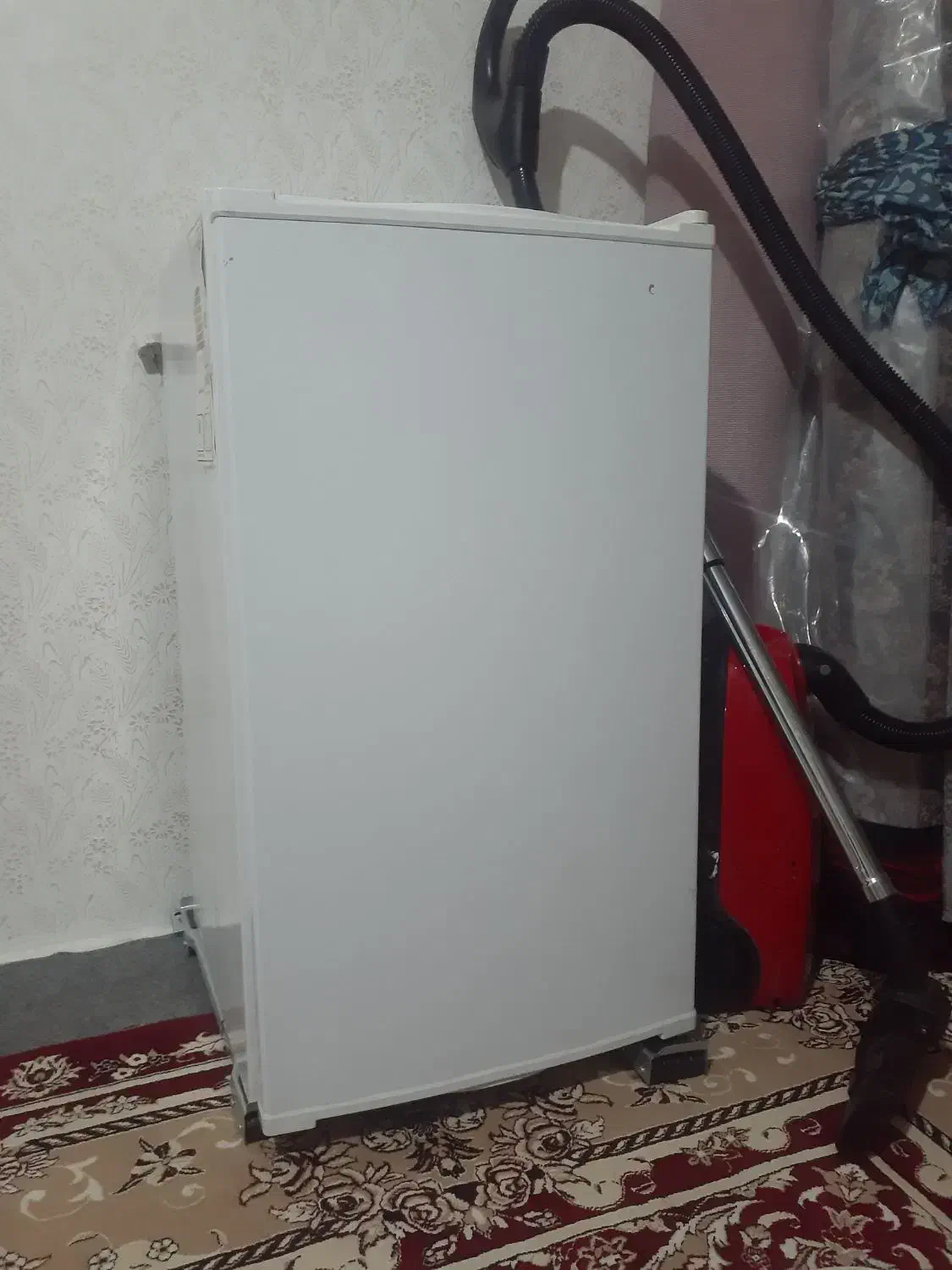 فروش یک دستگاه یخچال ۹ فوت تک لایف|یخچال و فریزر|زیرآب, |دیوار