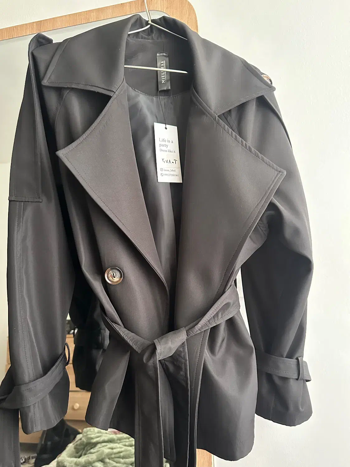 ترنچ کت|لباس|مشهد, سجاد شهر|دیوار