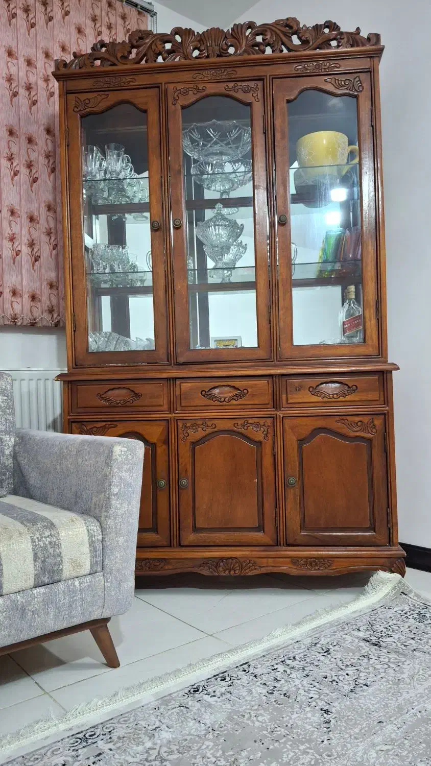 بوفه چوب گردو|بوفه، ویترین، کنسول|شیراز, شهرک فرهنگیان|دیوار