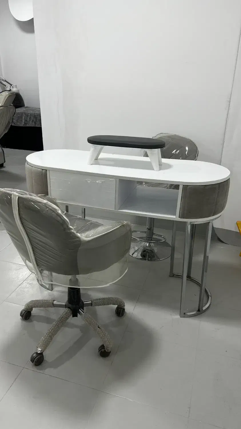 فروش آینه و میزناخن|آرایشگاه و سالن‌های زیبایی|بندرعباس, |دیوار