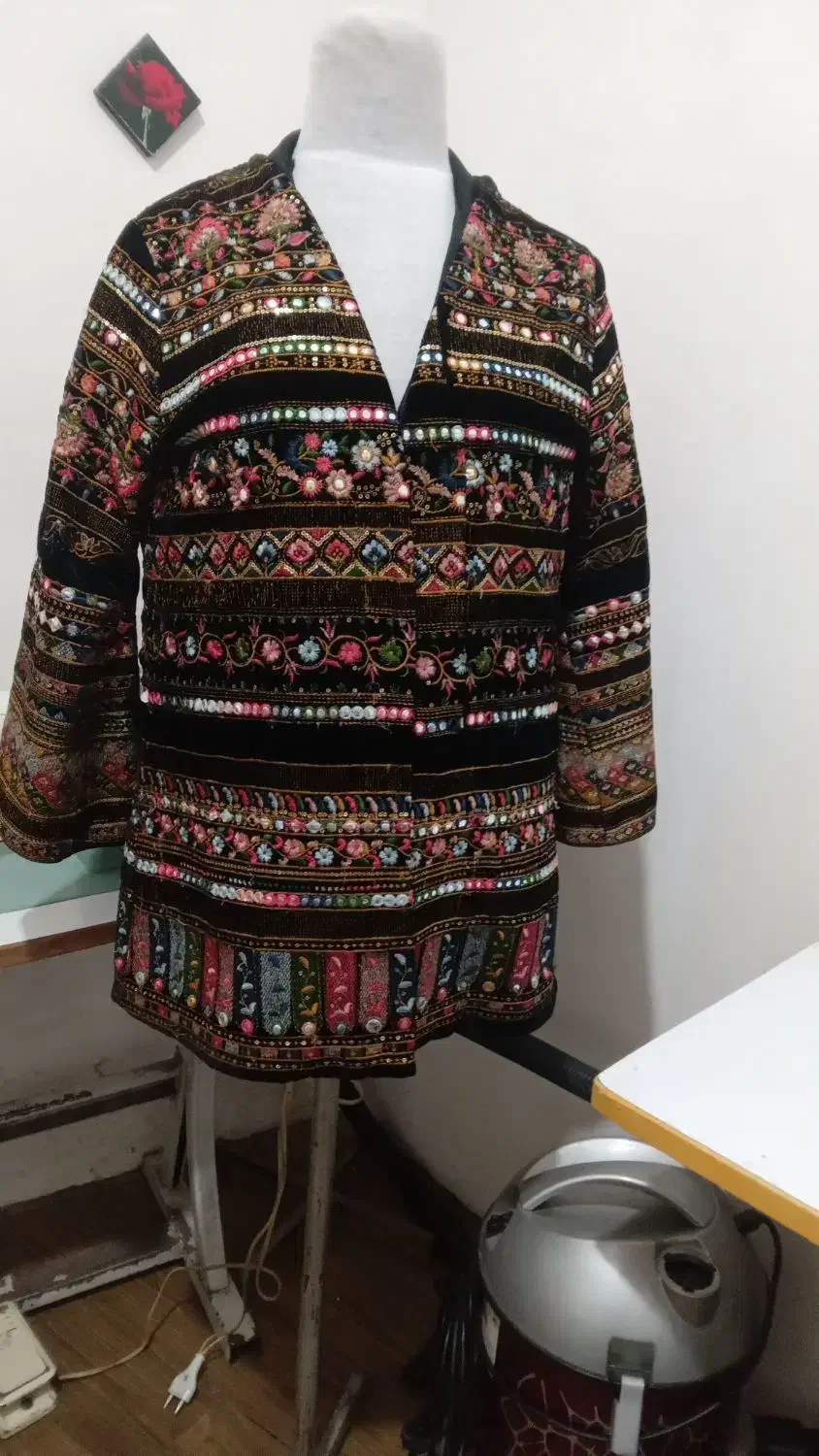 مانتو سوزن دوزی مجلسی|لباس|رشت, سیا اسطلخ|دیوار