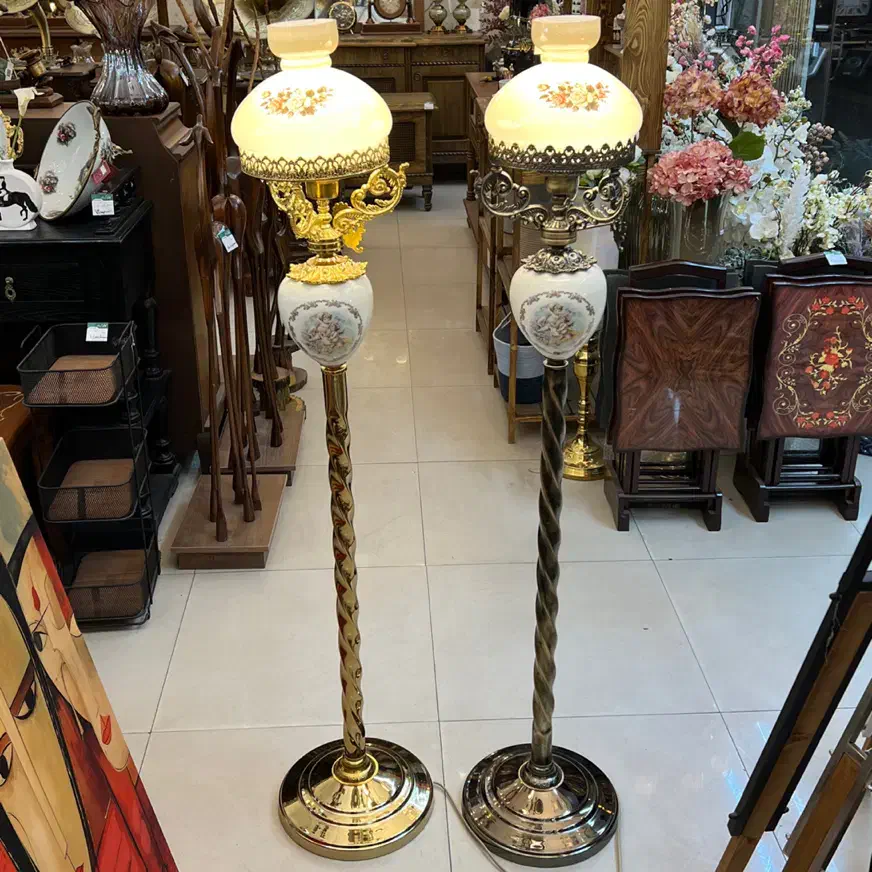 آباژور آواژور ایستاده رومیز گردسوز فانوس سنتی کادو|چراغ خواب و آباژور|مشهد, شاهد (شهرک غرب)|دیوار