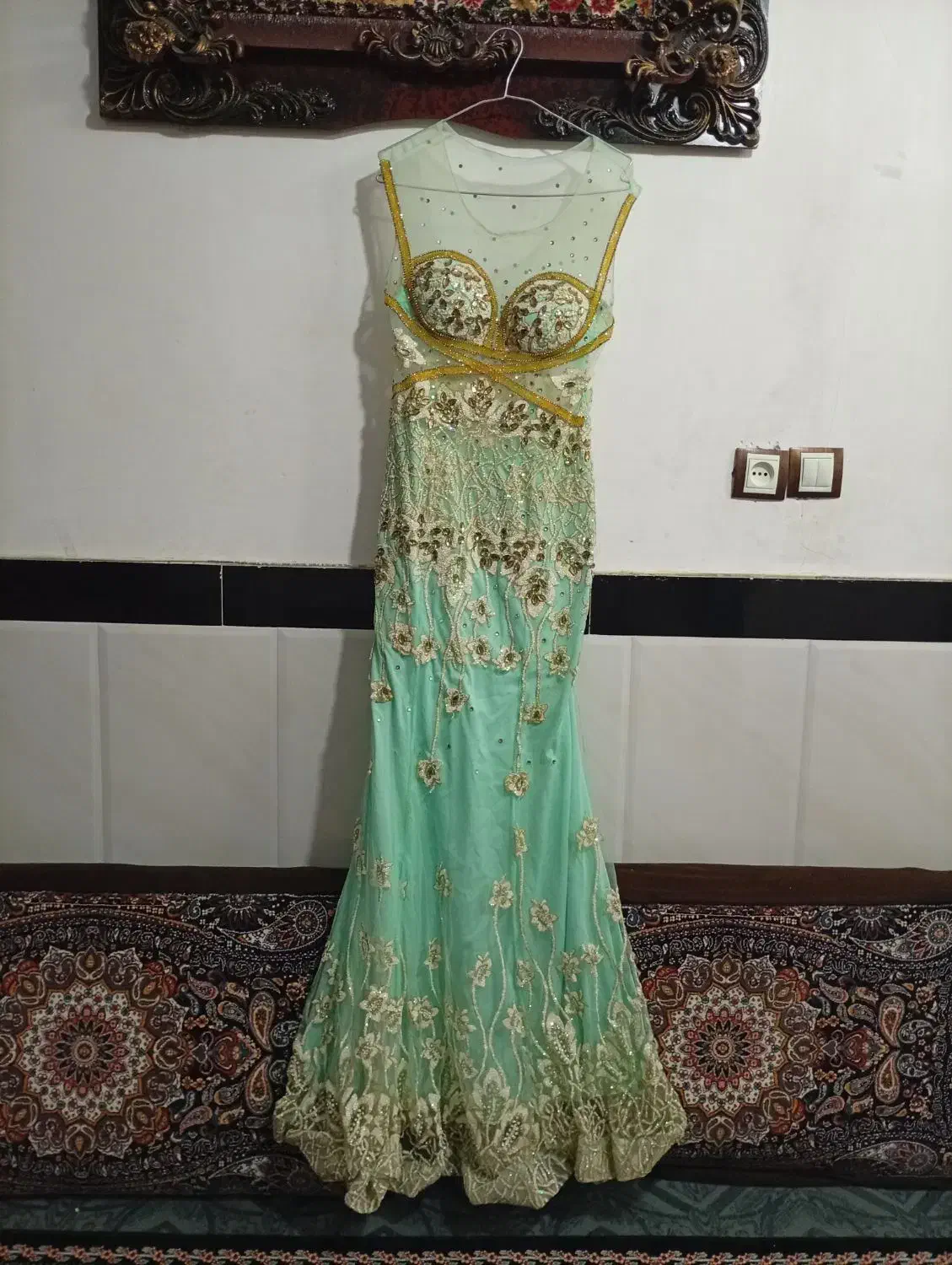 لباس مجلسی|لباس|رباطکریم, الارد|دیوار