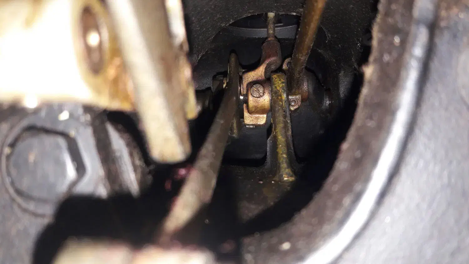 چرخ خیاطی قدیمی سینکر|کلکسیون اشیاء عتیقه|رشت, معلم|دیوار