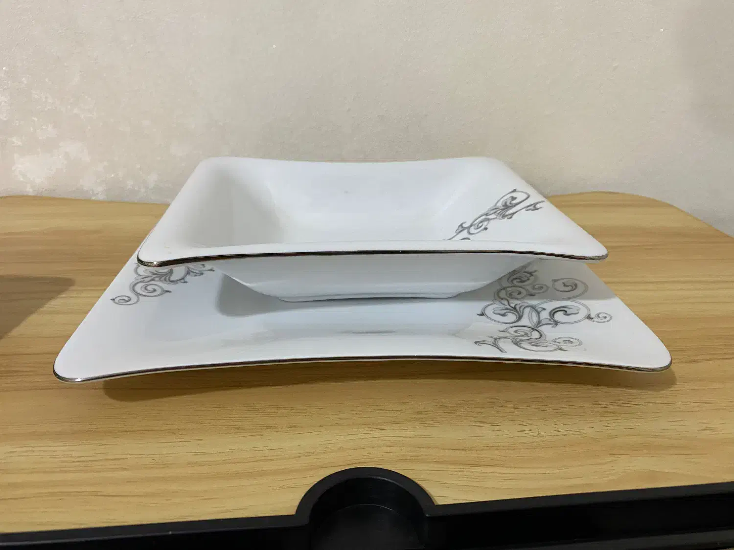 فروش سرویس چینی زرین کاملا نو|ظروف سرو و پذیرایی|کیش, |دیوار