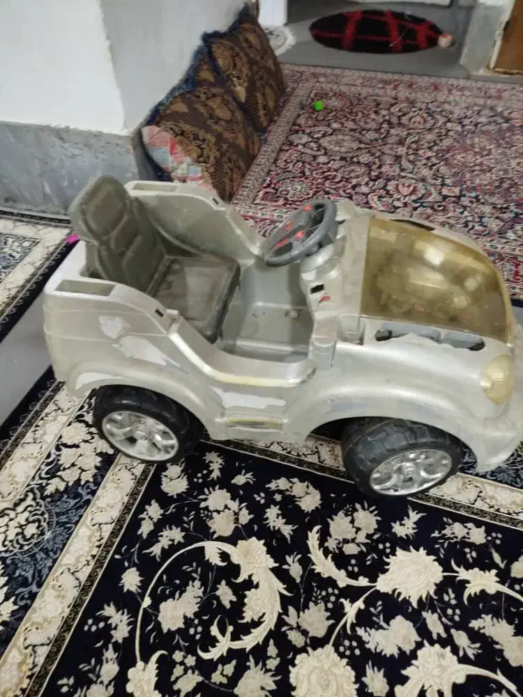 ماشین شارژی.نیازمندباطری|اسباببازی بچه|قم, شاه ابراهیم|دیوار