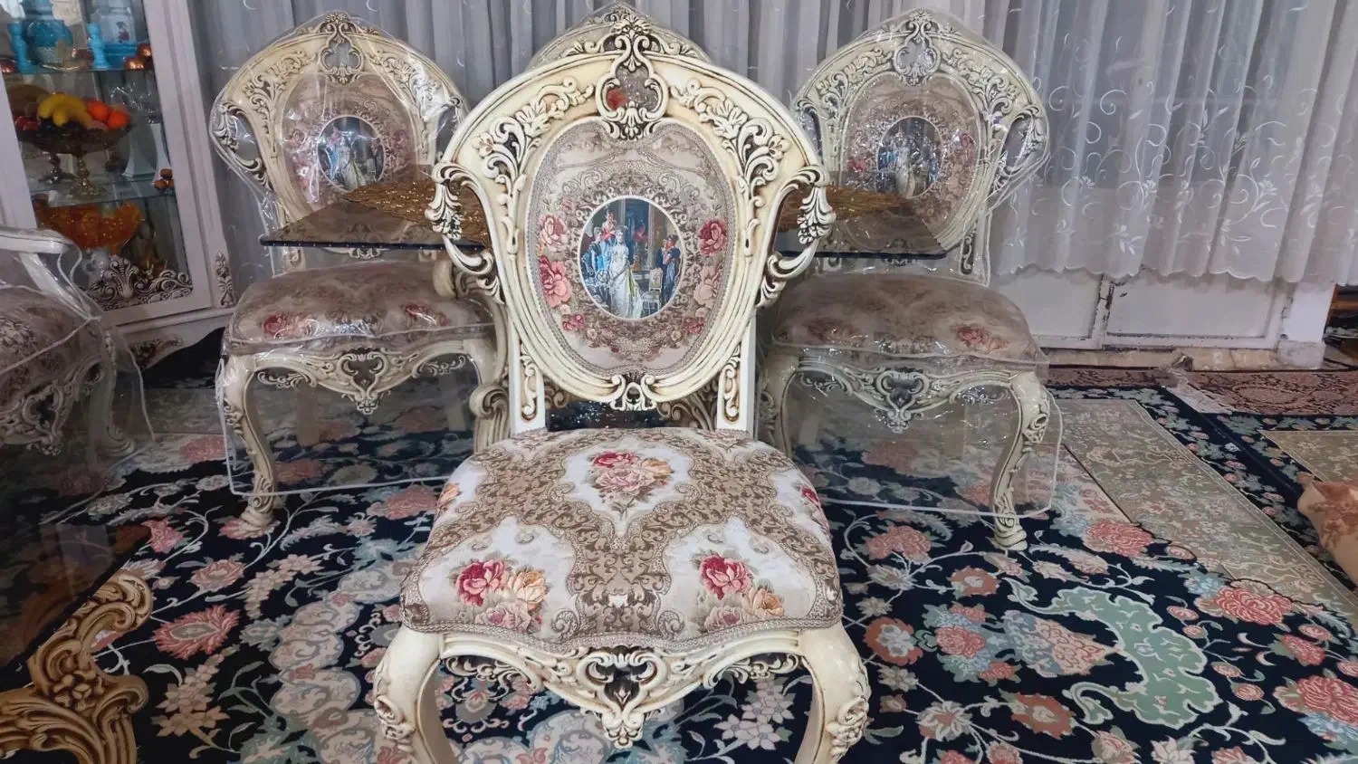 مبل وغذاخوری سلطنتی،چوب گردو+کاور(درحد اکبند)|مبلمان خانگی و میز عسلی|ملایر, |دیوار