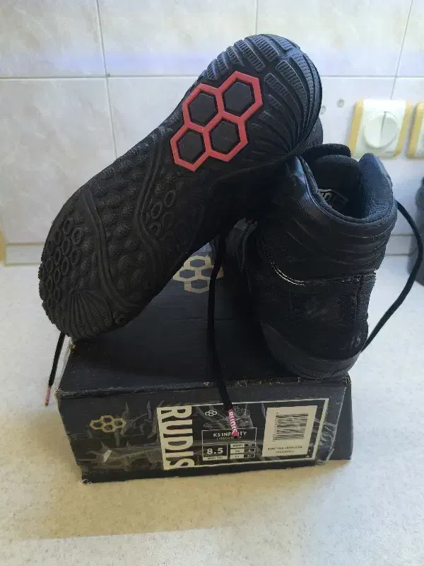 کتونی کشتی رودیس|کیف، کفش، کمربند|ری, دیلمان|دیوار