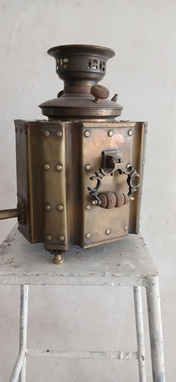 سماور 3پایه|کلکسیون اشیاء عتیقه|قم, منبع آب|دیوار