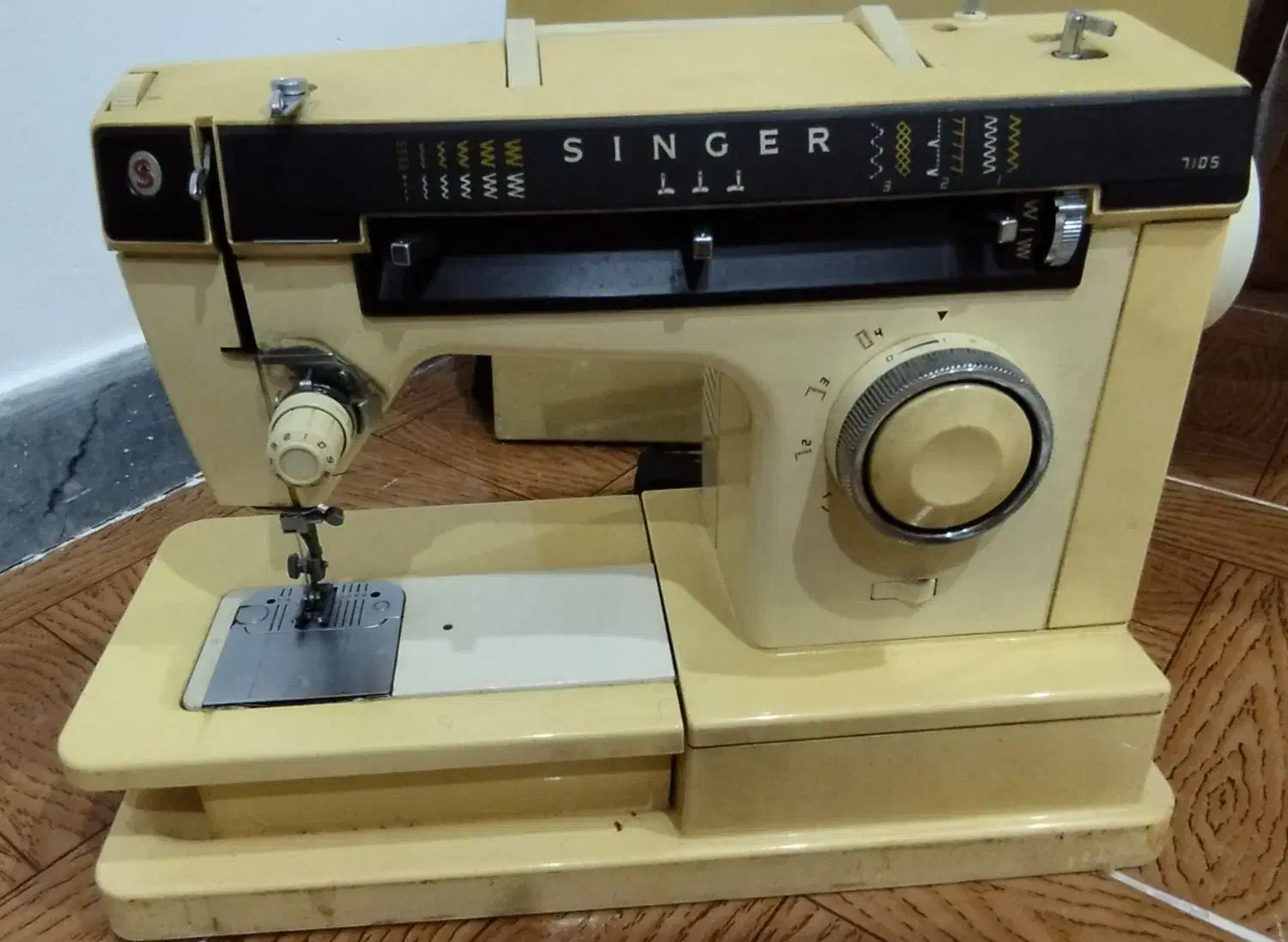 چرخ خیاطی ژانومه|چرخ خیاطی و ریسندگی|آستانه اشرفیه, |دیوار