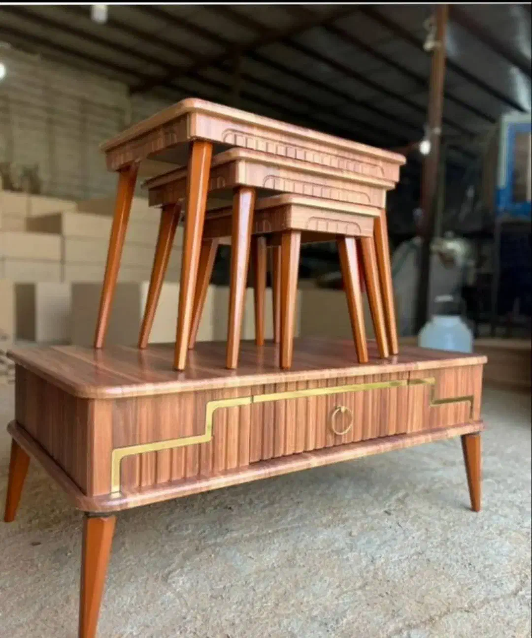 جلومبلی|مبلمان خانگی و میز عسلی|بروجرد, |دیوار