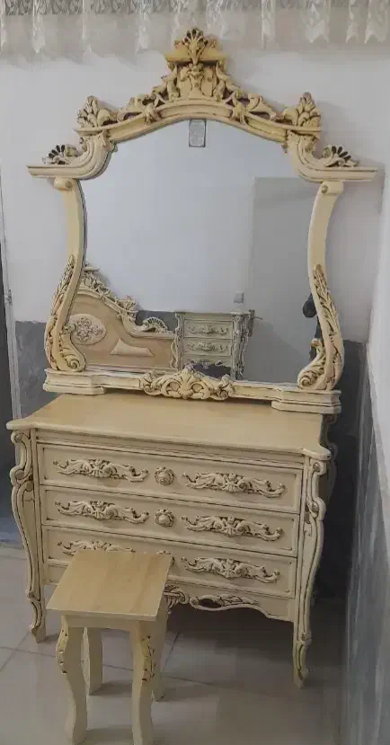 تخت و میز ارایش|تخت و سرویس خواب|قم, دروازه ری|دیوار