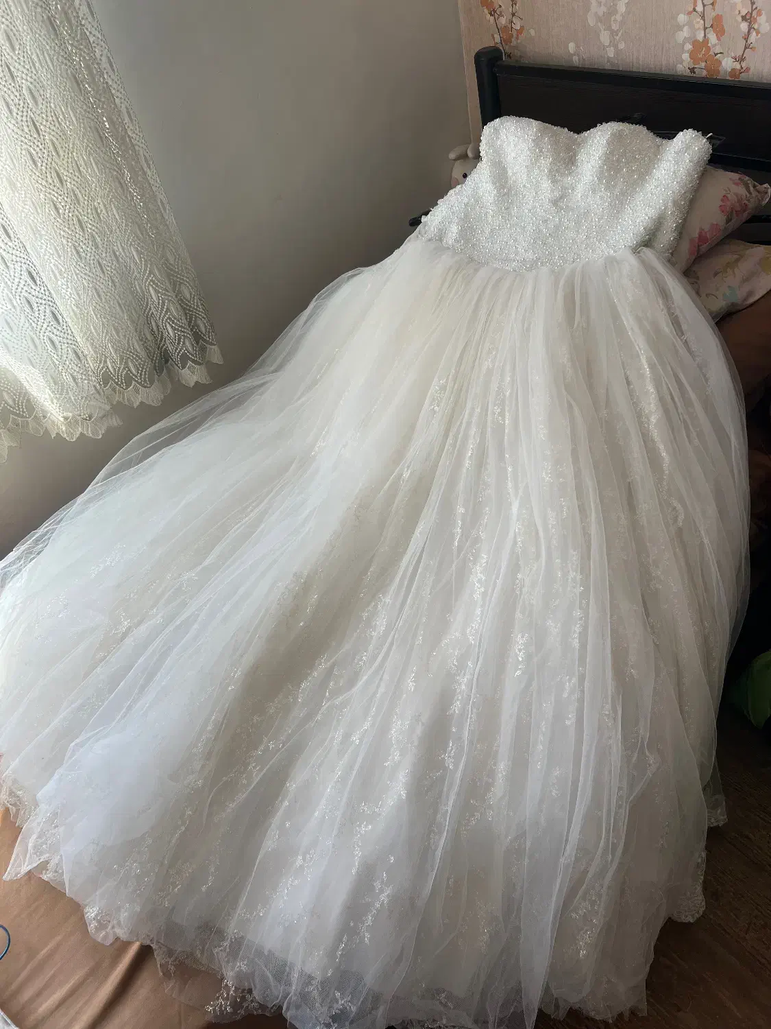 فروش ۴ عدد لباس عروس بسیار زیبا متن و کامل بخونید|لباس|تهران, سازمان آب|دیوار