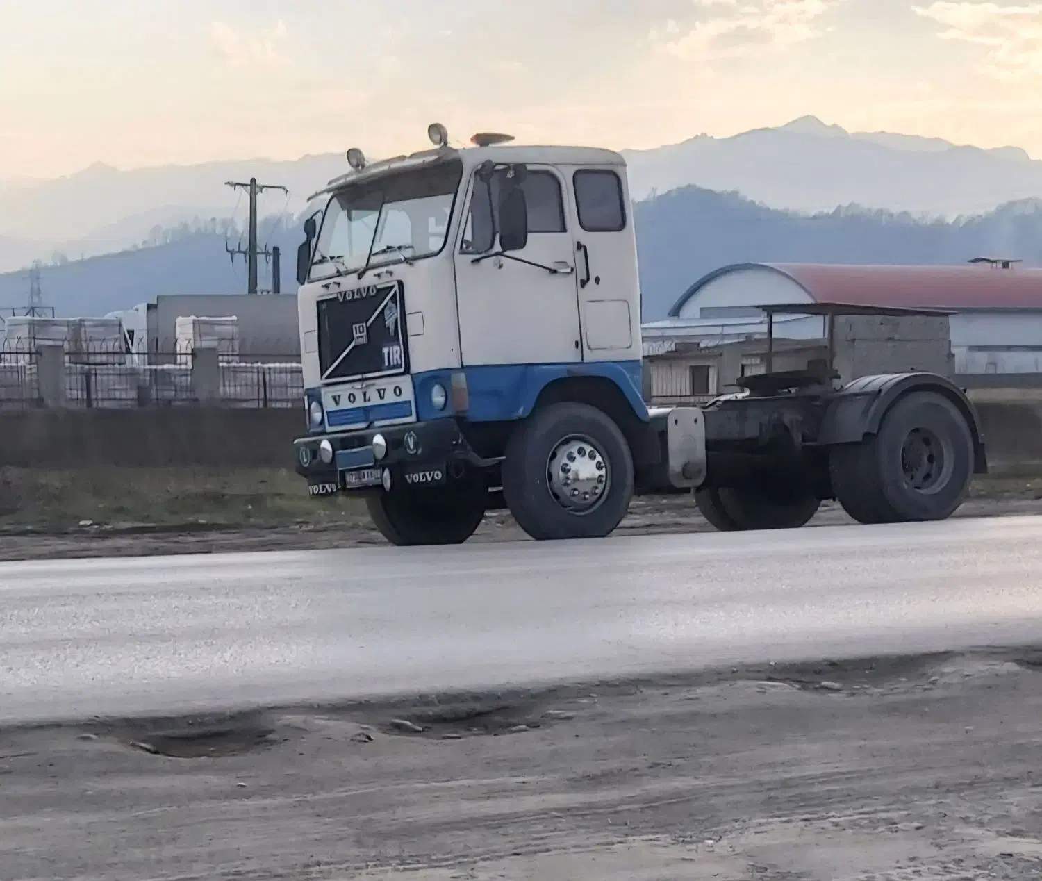 فروش اف۸۸ مدل۱۳۵۴ مدارک تکمیل|خودرو سنگین|آستارا, |دیوار