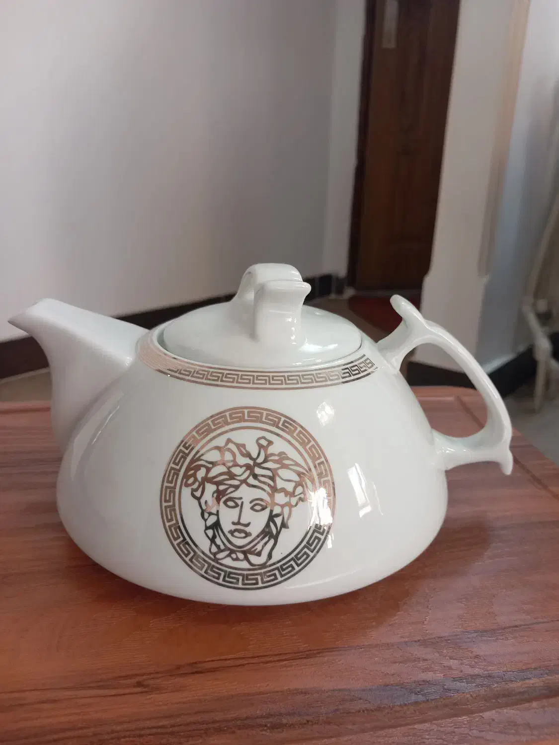 قوری بزرگ و زیبا، کاملا نو و سالم تمیز|قوری، کتری، قهوه‌ساز دستی|رشت, معلم|دیوار