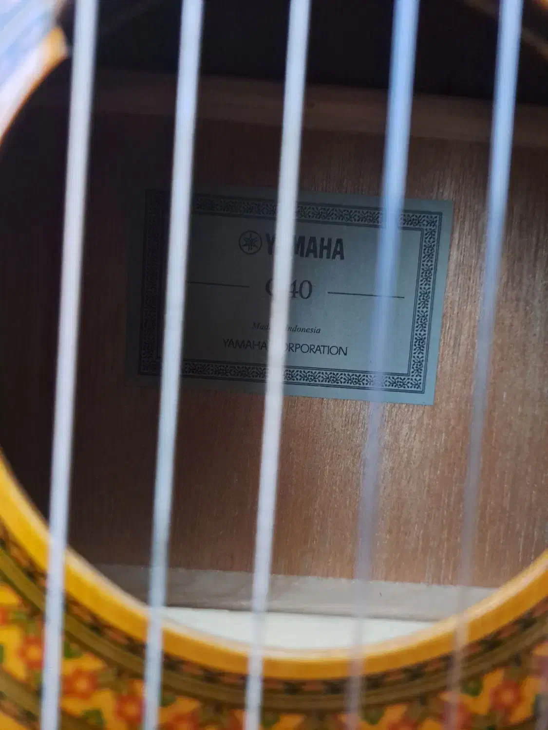 yamaha c40  گیتار|گیتار، بیس، امپلیفایر|میانه, |دیوار