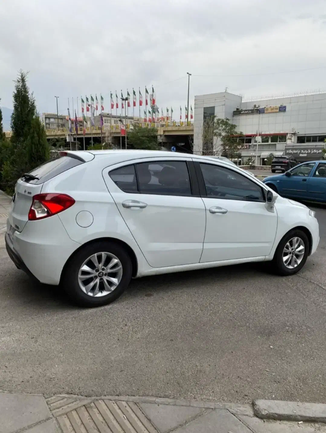 برلیانس اچ۲۲۰|خودرو سواری و وانت|قروه, |دیوار