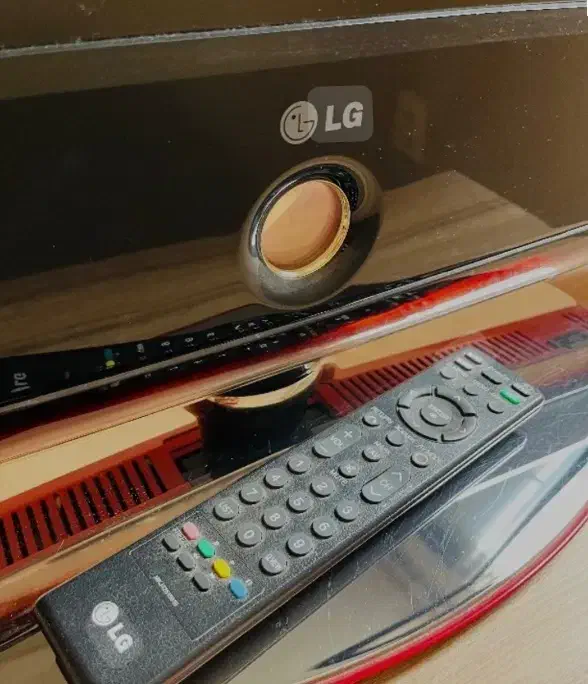 تلویزیون ال سی دی ۳۲ اینچ|تلویزیون و پروژکتور|ملایر, |دیوار