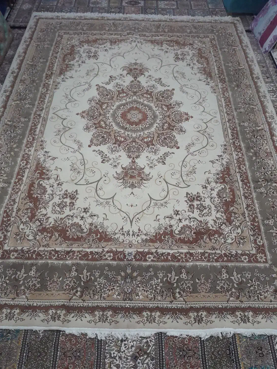 فرش 12 متری|فرش|اندیشه, اندیشه فاز ۶|دیوار