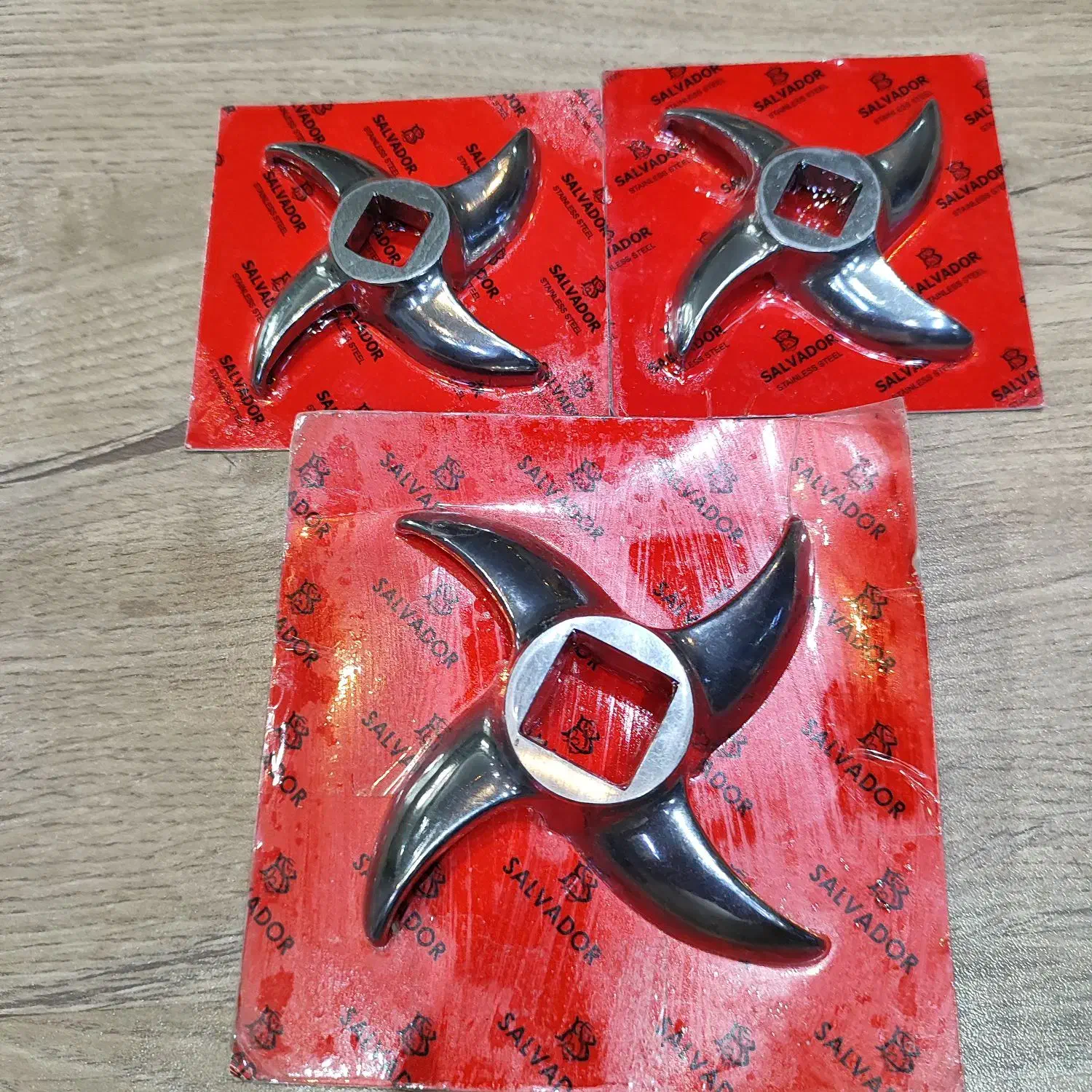 تیغ و پنجره وطوقه ومارپیچ چرخ گوشت|کافی‌شاپ و رستوران|ری, دیلمان|دیوار