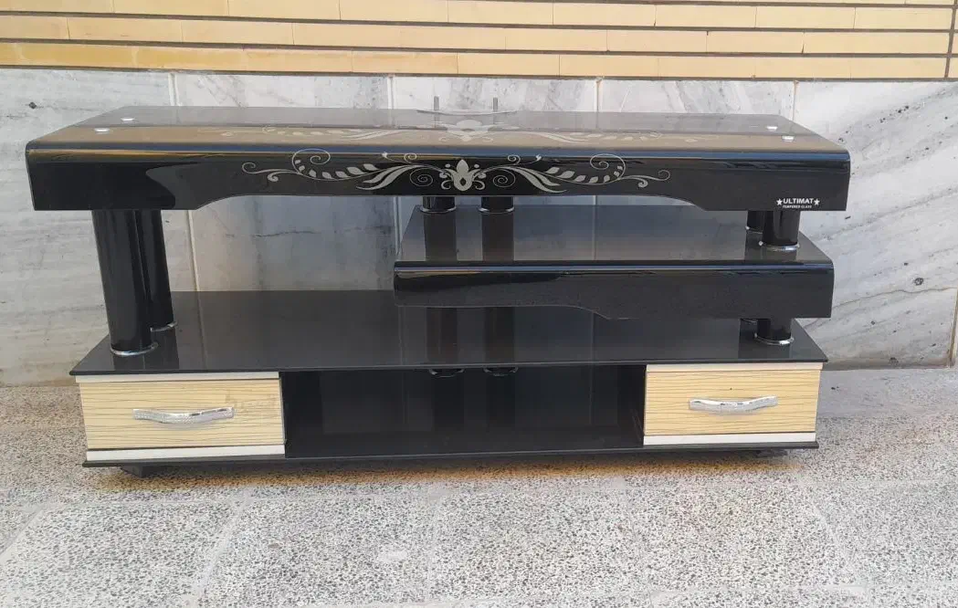 میز تلویزیون کارکرده  سالم وتمیز|میز تلویزیون|شهرضا, |دیوار