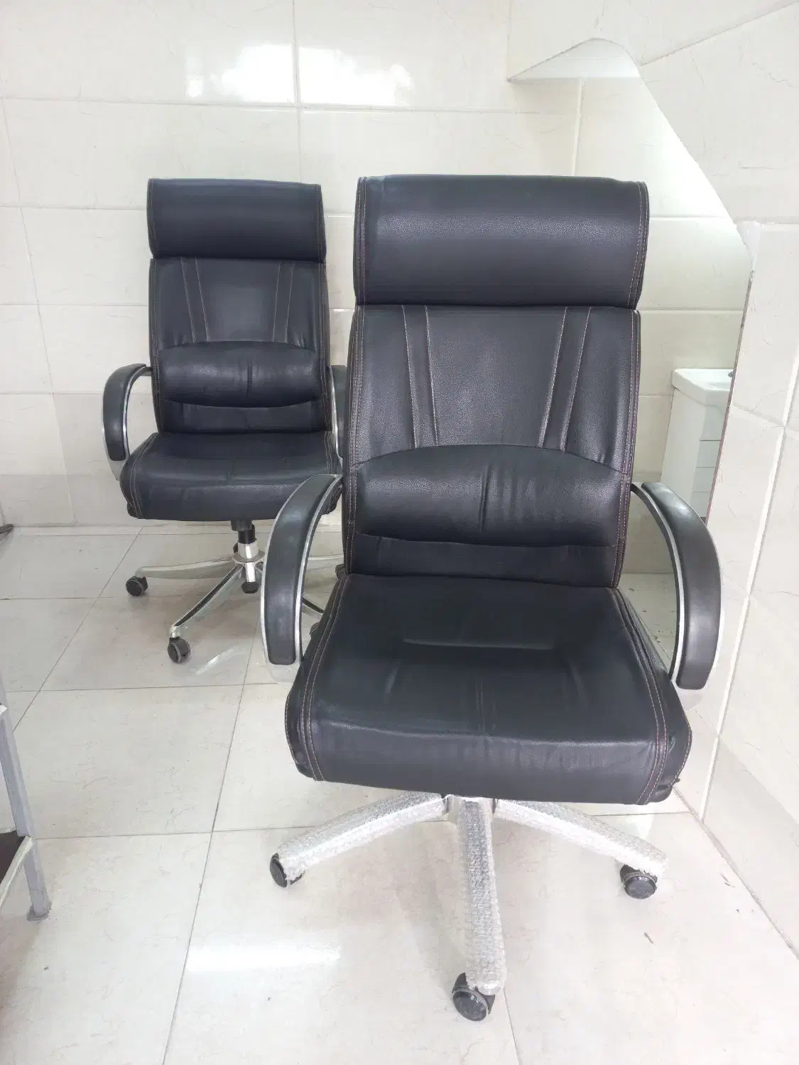صندلی اداری چرمی ۲عدد|مبلمان اداری|لاهیجان, گلستان|دیوار