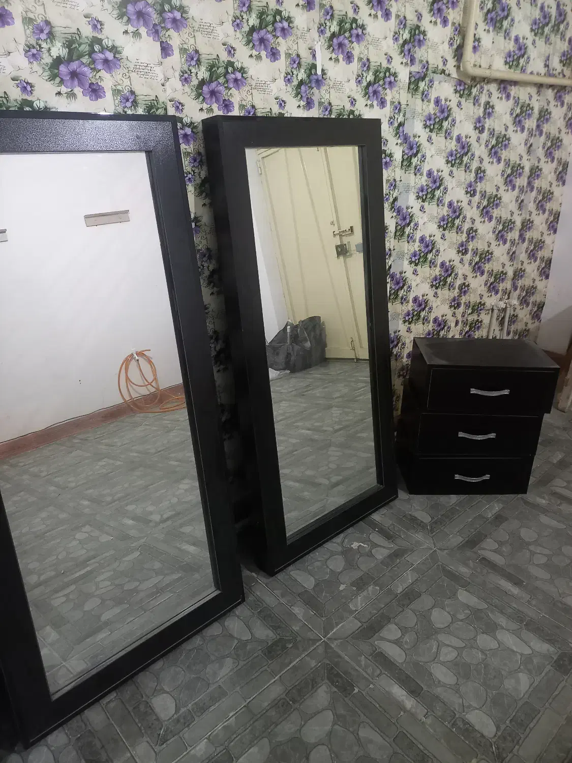 اینه|آینه|خرم‌آباد, |دیوار