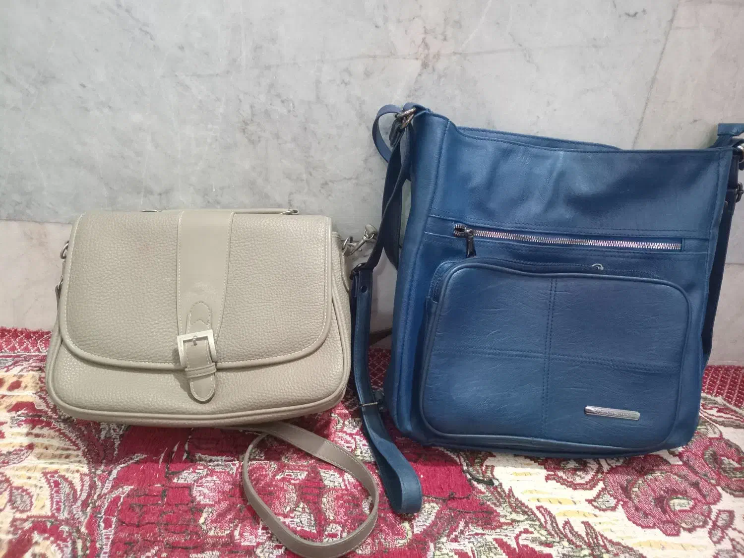 دو عدد کیف|کیف، کفش، کمربند|نجف‌آباد, باهنر|دیوار