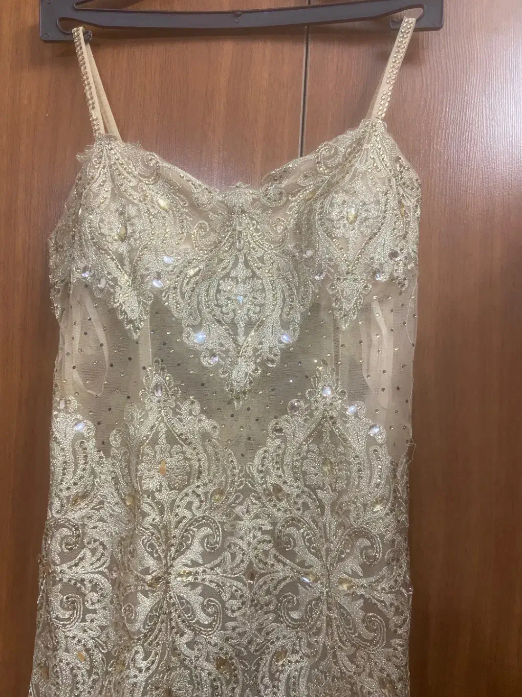 پیراهن مجلسی|لباس|ری, فیروزآبادی|دیوار