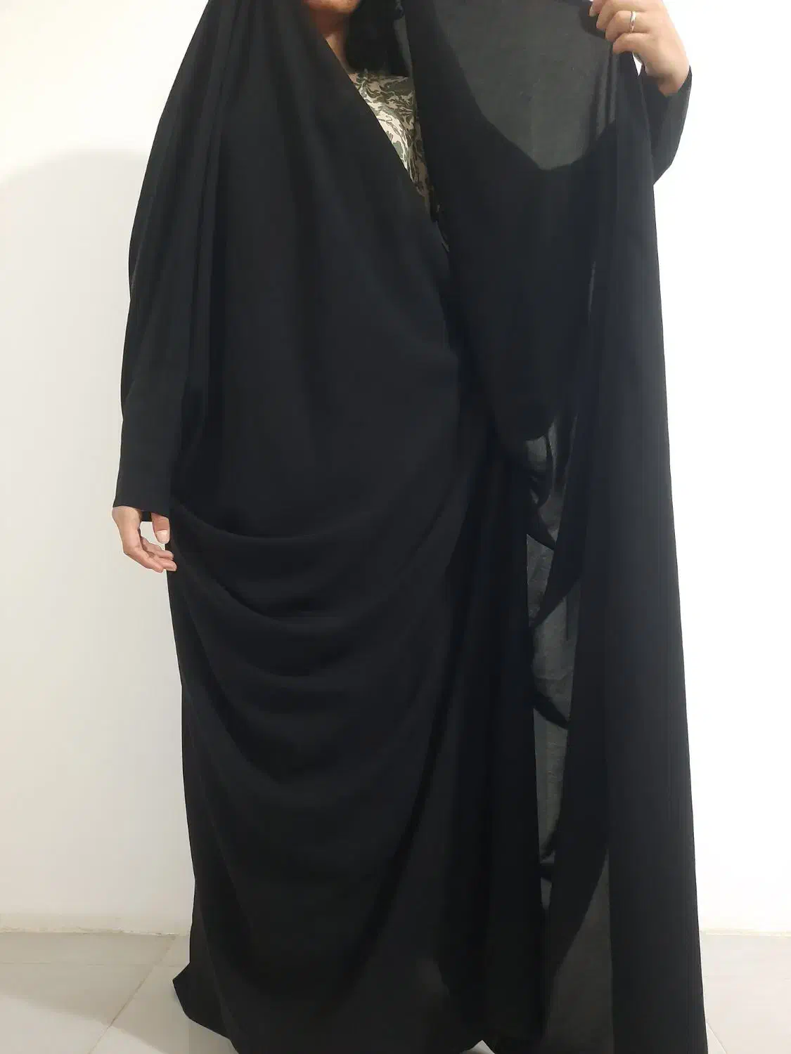 چادر مشکی زنانه (بحرینی)|لباس|پرند, فاز ۶|دیوار