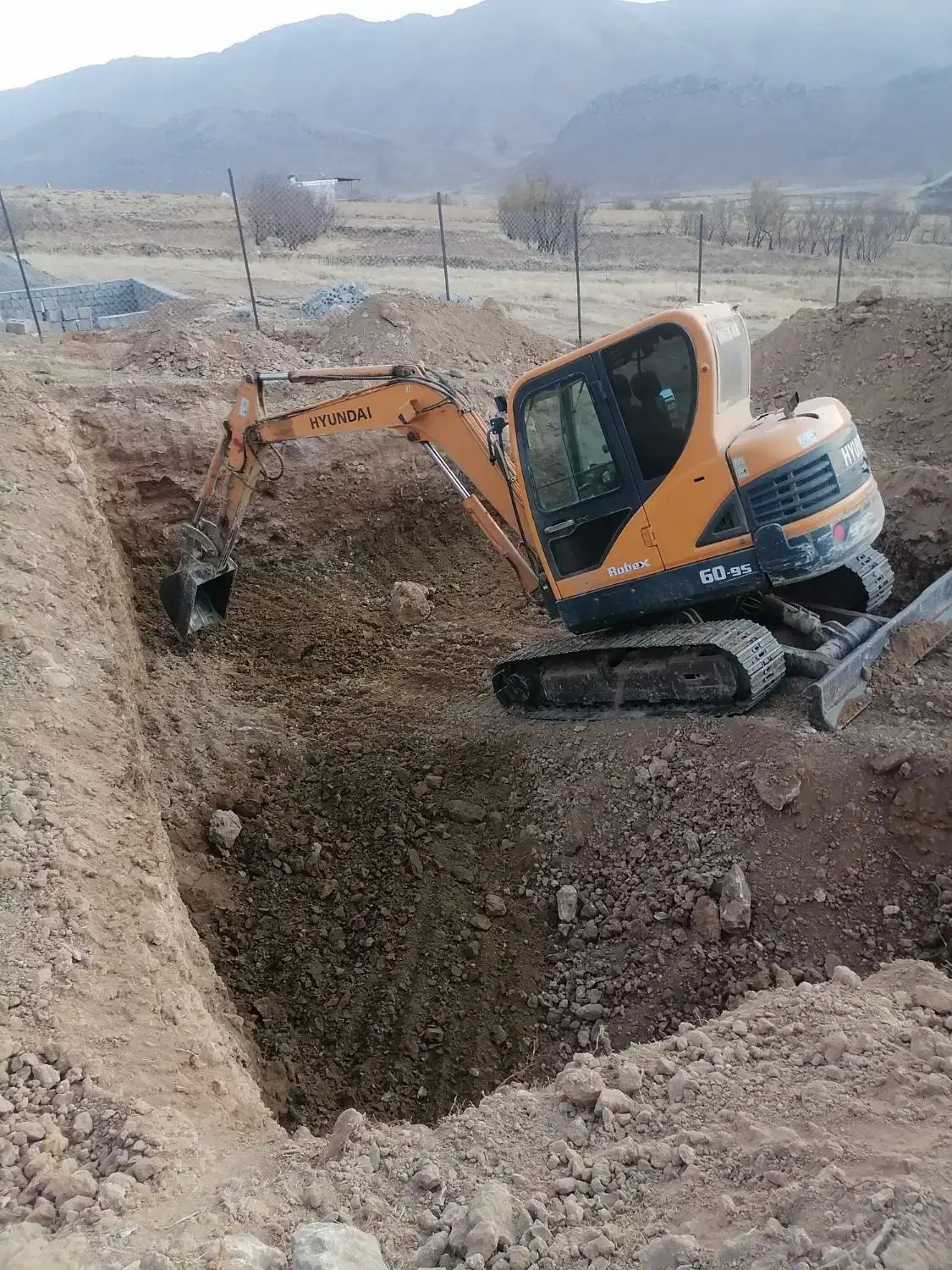 اجاره مینی بیل هیوندا R60|خدمات حمل و نقل|داران, |دیوار