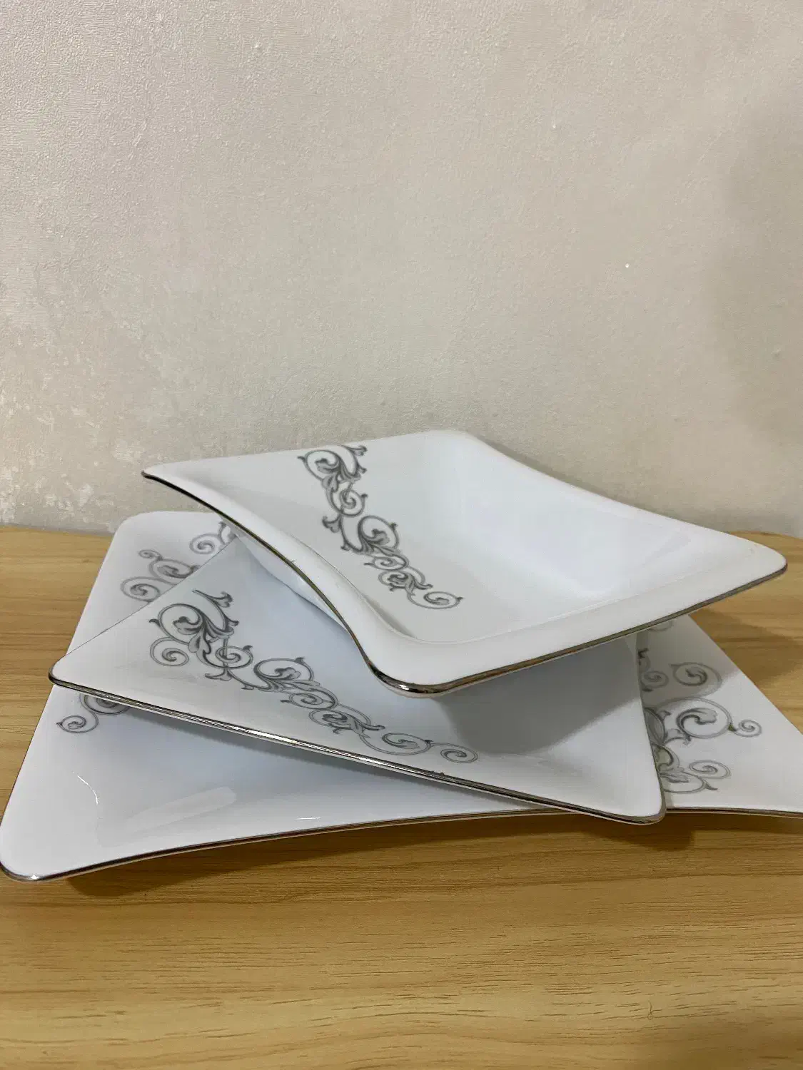 فروش سرویس چینی زرین کاملا نو|ظروف سرو و پذیرایی|کیش, |دیوار