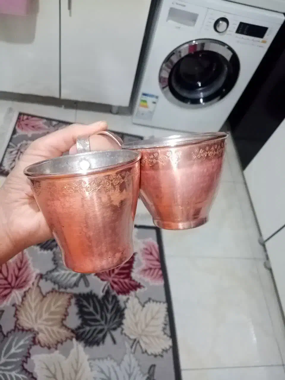 هر کدوم خواستید بگید|کلکسیون اشیاء عتیقه|اندیشه, اندیشه فاز ۳|دیوار