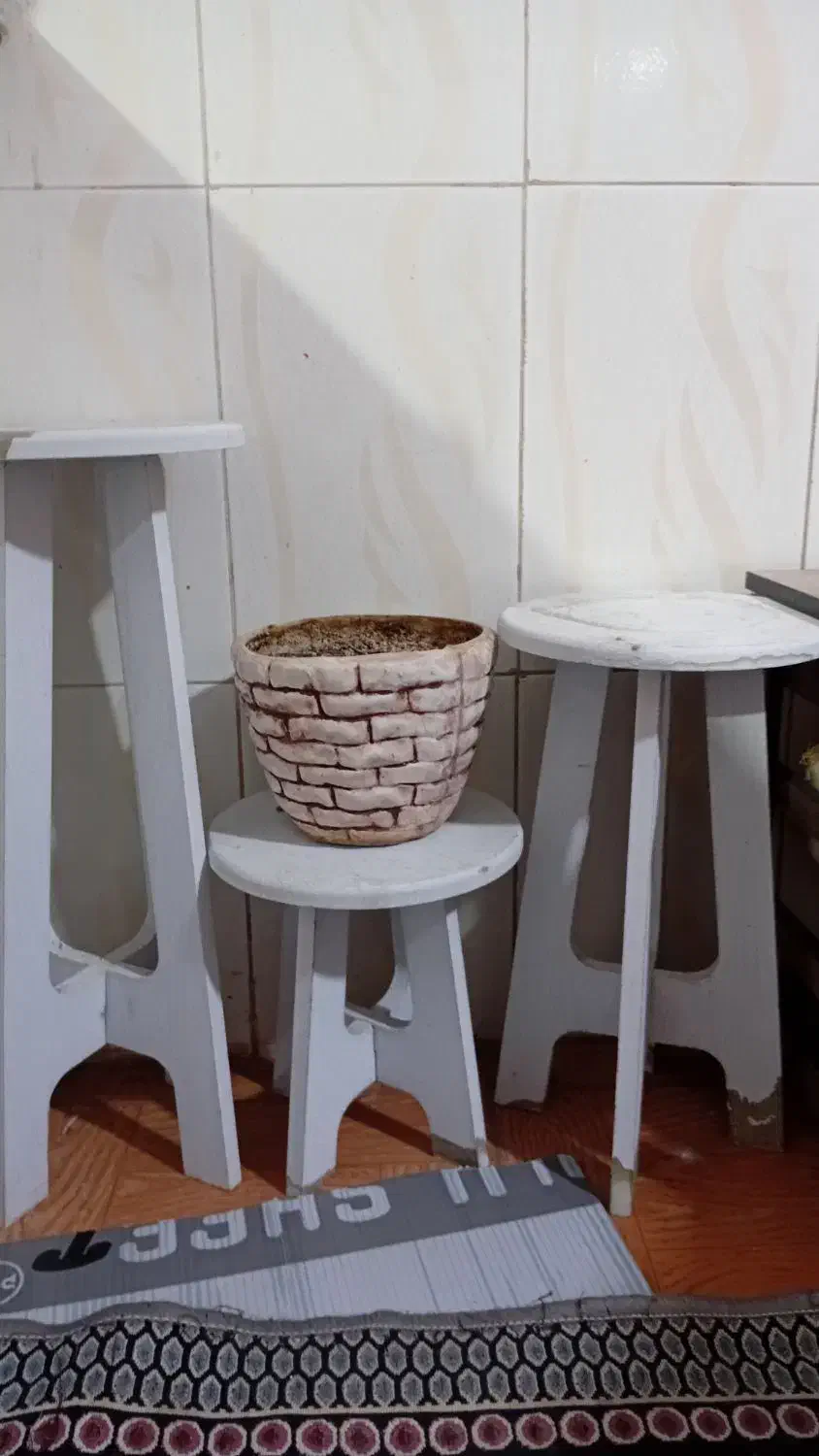 میز چوبی زیر گلدان ۳عداد ۳۰۰تومان|صنایع دستی و سایر لوازم تزئینی|امیدیه, |دیوار