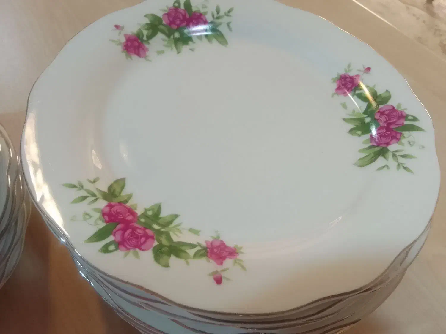 بشقاب میوه خوری طرح گل سرخ|ظروف سرو و پذیرایی|صدرا-فارس, فاز ۱|دیوار