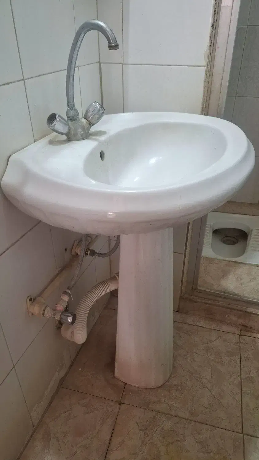 دوعدد سنگ روشویی با پایه|لوازم سرویس بهداشتی|کرمان, |دیوار