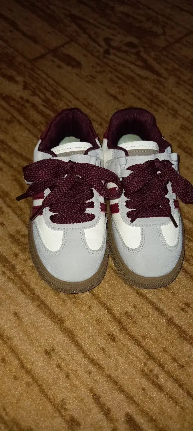 کفش بچگانه|کفش و لباس بچه|دوگنبدان, |دیوار