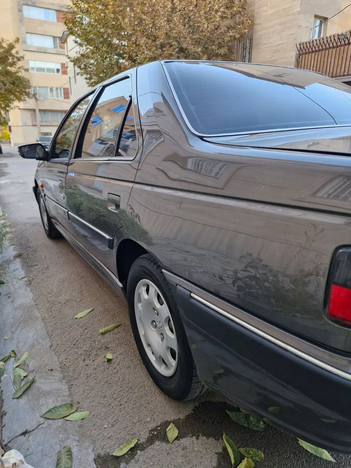 پژو پارس سفارشی مدل ۸۸ بیرنگ درجه یک|خودرو سواری و وانت|همدان, |دیوار