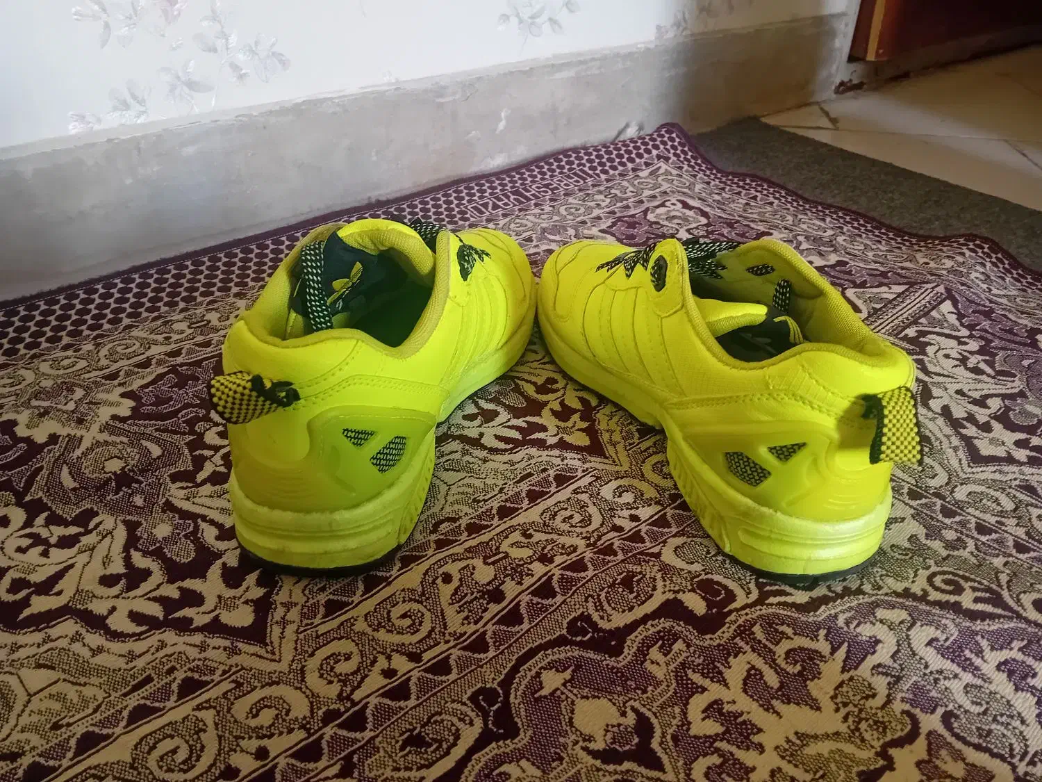 کفش آدیداس|کیف، کفش، کمربند|فردیس, نگارستان|دیوار