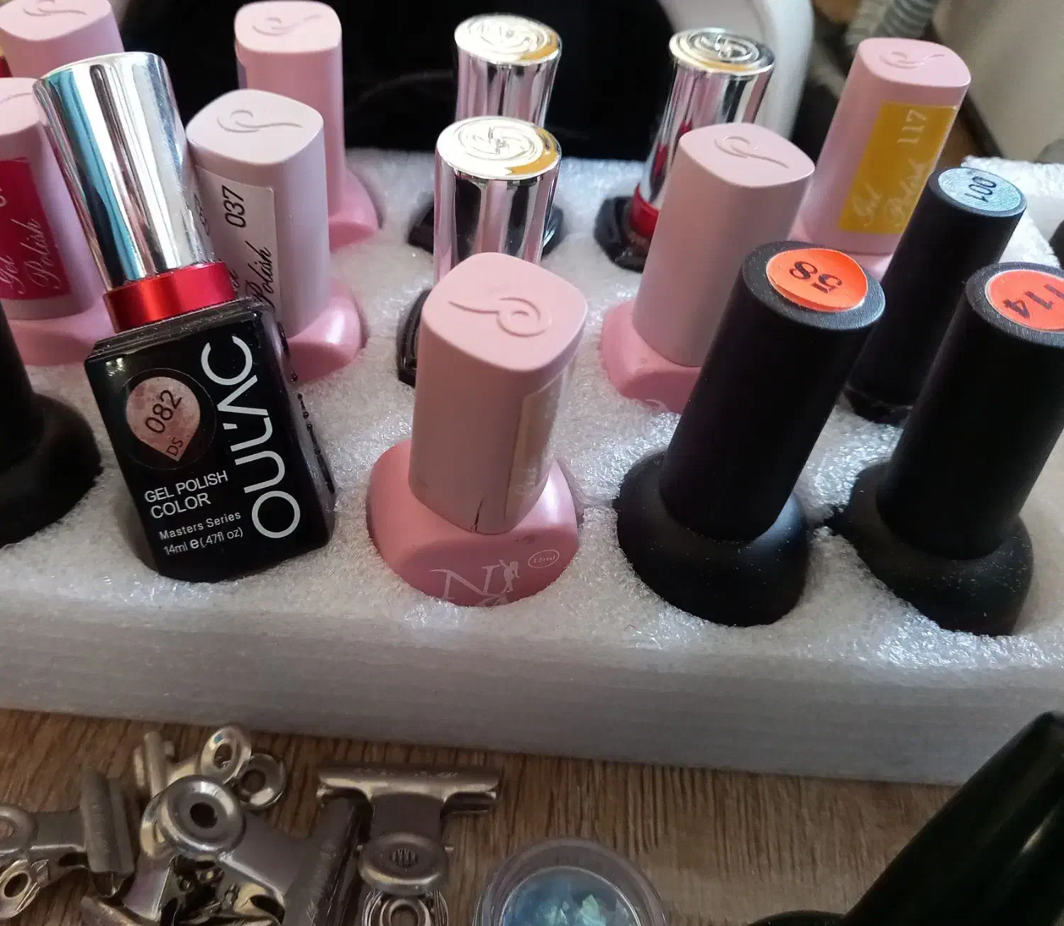 لوازم کاشت ناخن|آرایشگاه و سالن‌های زیبایی|آستانه اشرفیه, |دیوار